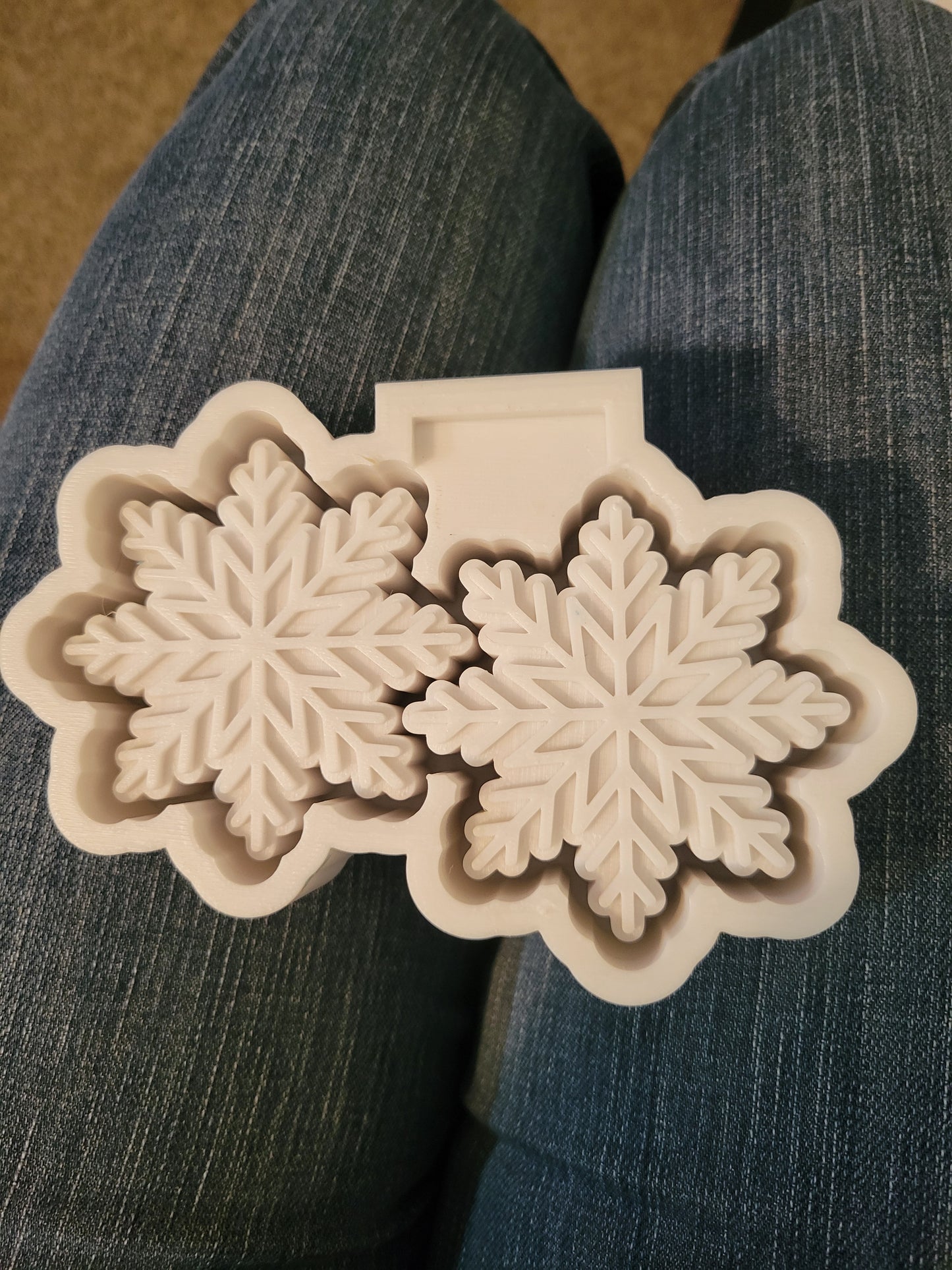Snowflake vent clips
